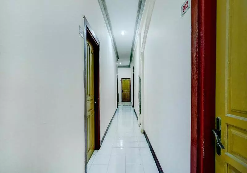 Hotelli Oyo 2972 Wisma Sartika