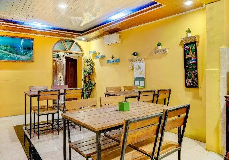 Hotelli Oyo 2972 Wisma Sartika