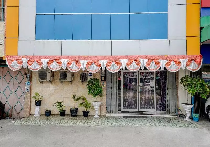 Hotelli Oyo 2972 Wisma Sartika