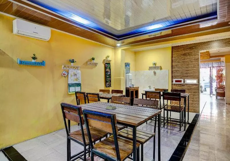 Hotelli Oyo 2972 Wisma Sartika