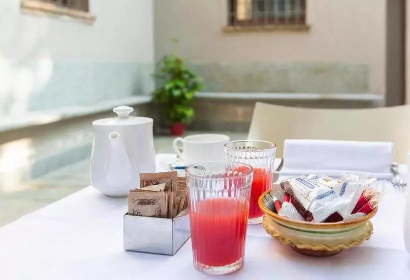 تختخواب و صبحانه Malagigi Guest House