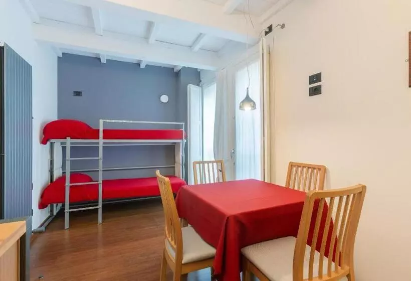 تختخواب و صبحانه Malagigi Guest House