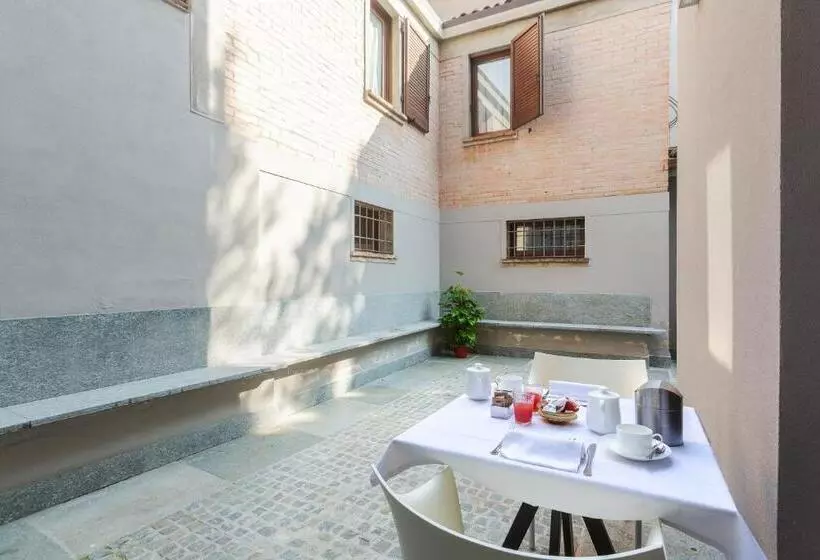 تختخواب و صبحانه Malagigi Guest House