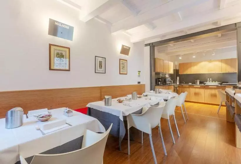 تختخواب و صبحانه Malagigi Guest House