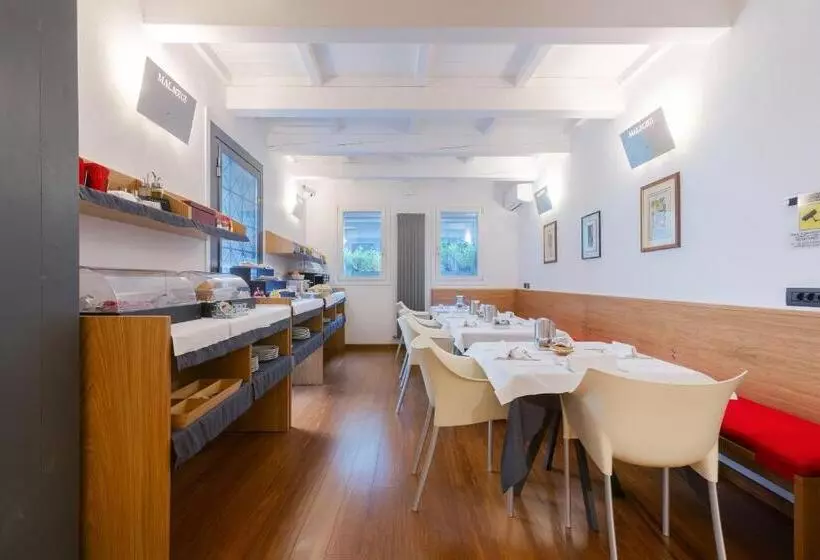 تختخواب و صبحانه Malagigi Guest House