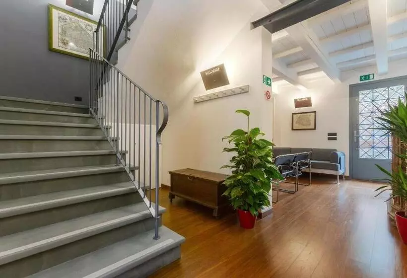 تختخواب و صبحانه Malagigi Guest House