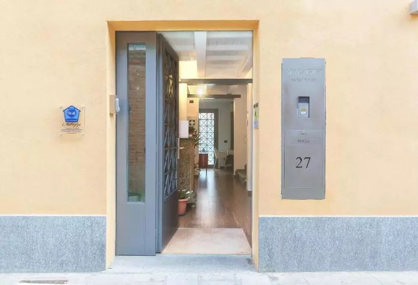 تختخواب و صبحانه Malagigi Guest House