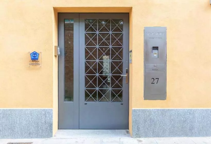 تختخواب و صبحانه Malagigi Guest House