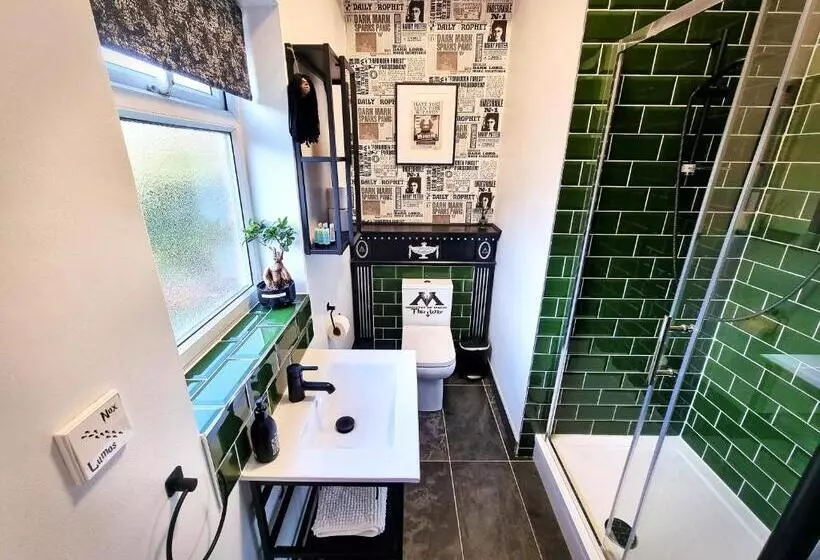 ベッドアンドブレックファースト Ricky Road Guest House   Wizard Studio Room Available To Book Now