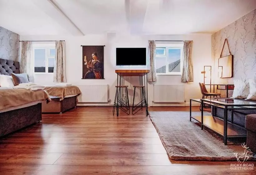 ベッドアンドブレックファースト Ricky Road Guest House   Wizard Studio Room Available To Book Now