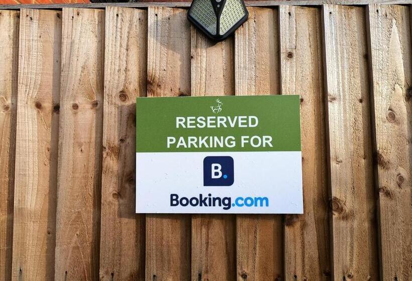 住宿加早餐  Ricky Road Guest House   Wizard Studio Room Available To Book Now