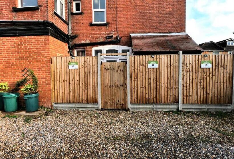 住宿加早餐  Ricky Road Guest House   Wizard Studio Room Available To Book Now