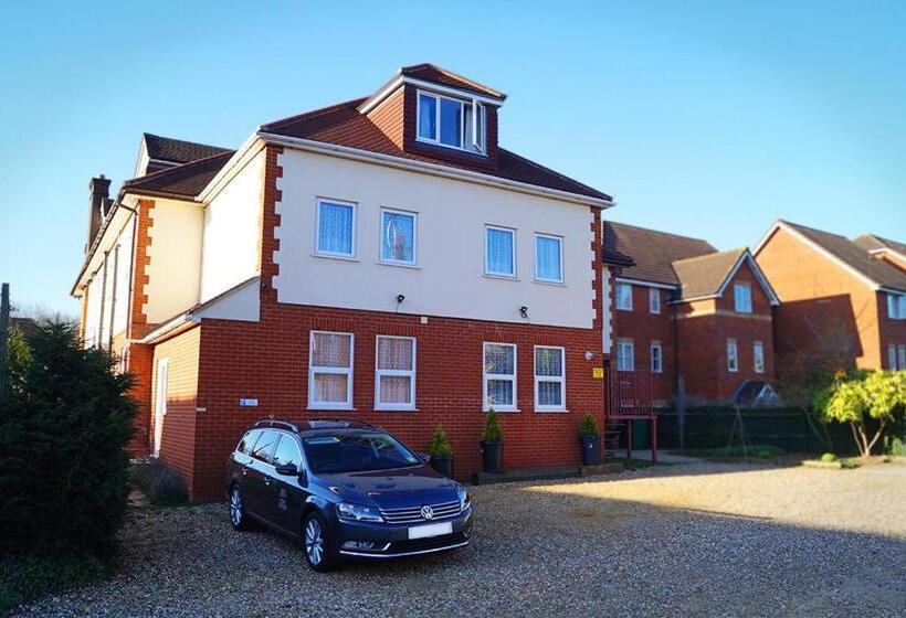 住宿加早餐  Ricky Road Guest House   Wizard Studio Room Available To Book Now