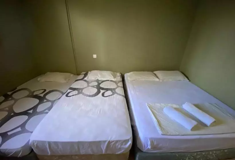 Spot On 89863 Hotel Fah Fah