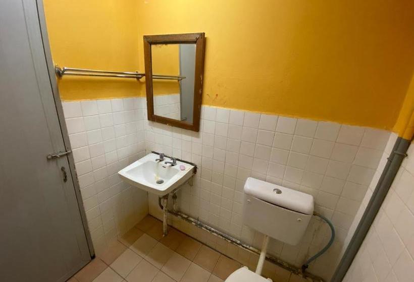 Spot On 89863 Hotel Fah Fah