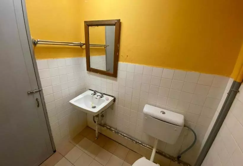 Spot On 89863 Hotel Fah Fah