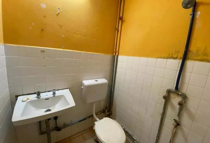 Spot On 89863 Hotel Fah Fah