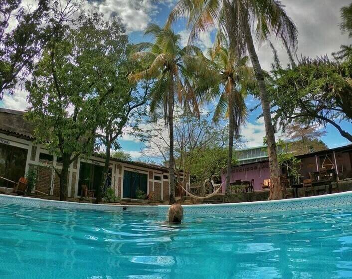 Isla Encantada Hostel