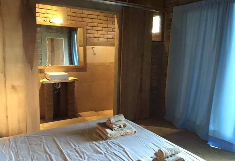 Isla Encantada Hostel