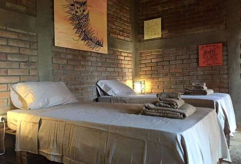 Isla Encantada Hostel