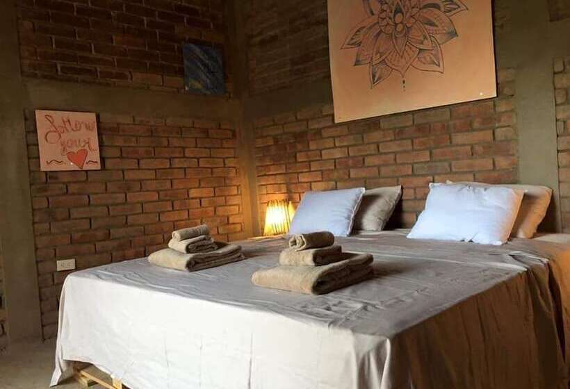 Isla Encantada Hostel