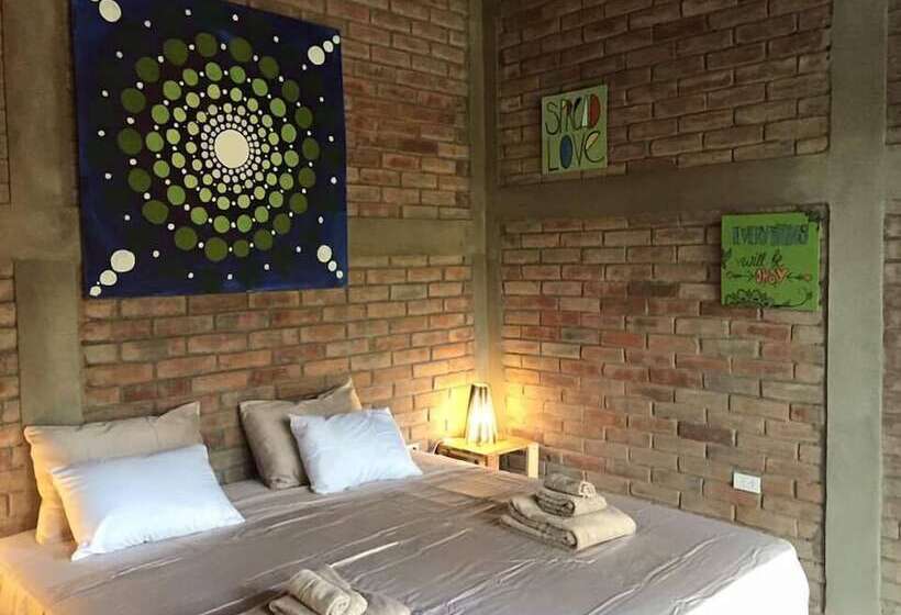 Isla Encantada Hostel