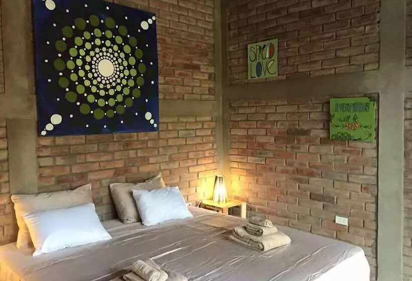 Isla Encantada Hostel