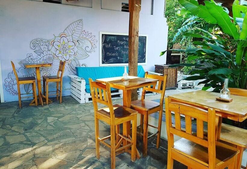 Isla Encantada Hostel