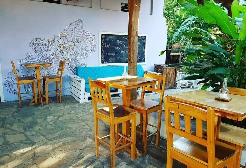 Isla Encantada Hostel