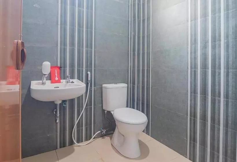 ペンション Reddoorz Plus Near Taman Budaya Samarinda