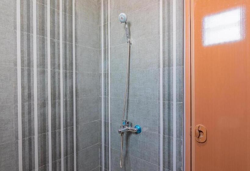 ペンション Reddoorz Plus Near Taman Budaya Samarinda