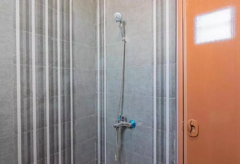 ペンション Reddoorz Plus Near Taman Budaya Samarinda