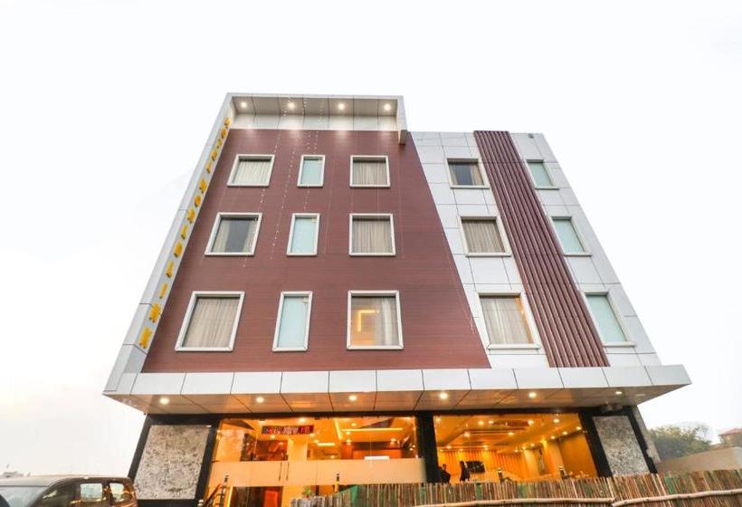 ホテル Townhouse 69951  Skylight