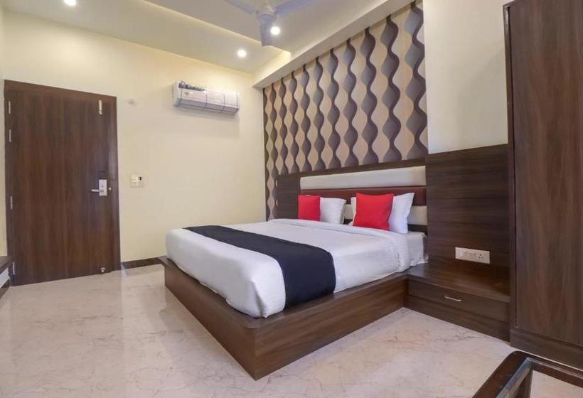 ホテル Townhouse 69951  Skylight