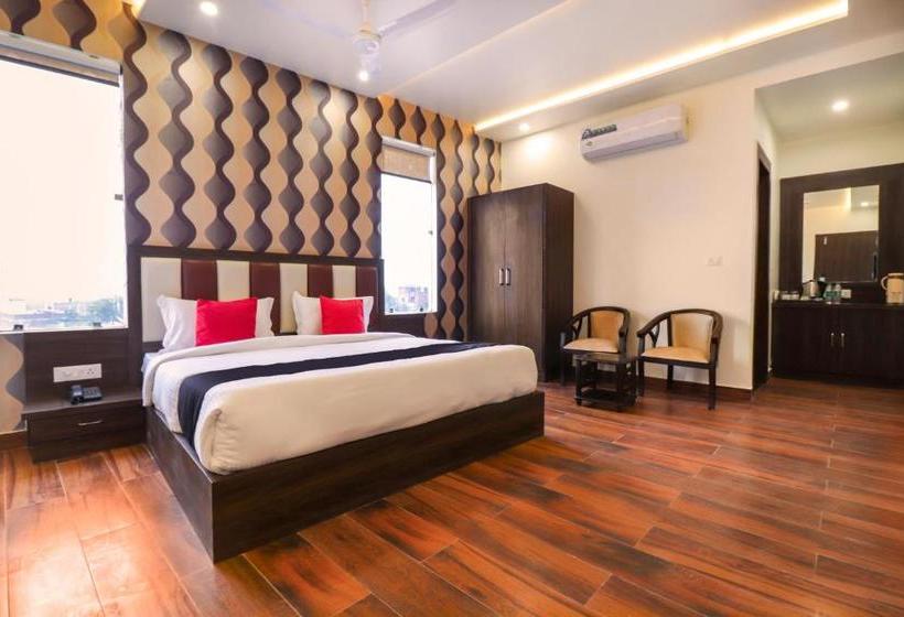 ホテル Townhouse 69951  Skylight