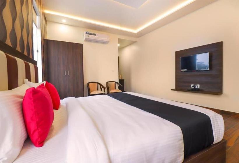 ホテル Townhouse 69951  Skylight