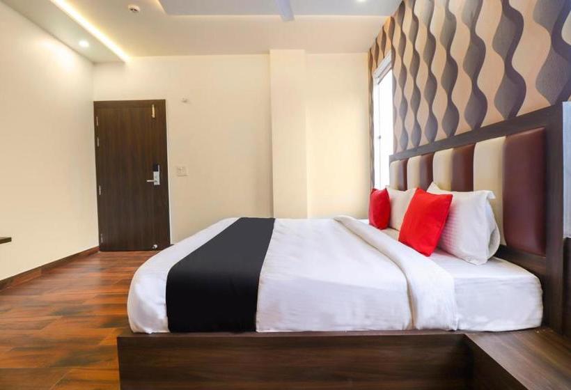 ホテル Townhouse 69951  Skylight