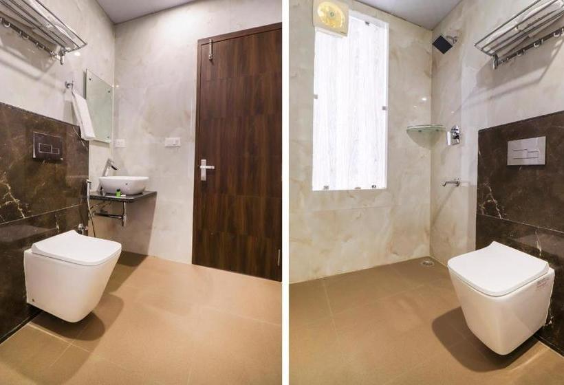 ホテル Townhouse 69951  Skylight