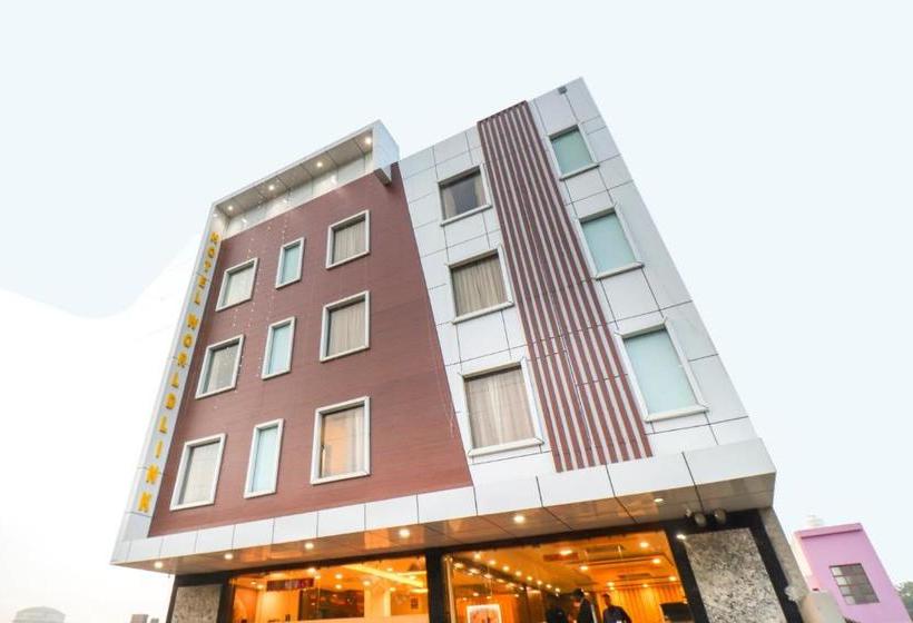 ホテル Townhouse 69951  Skylight