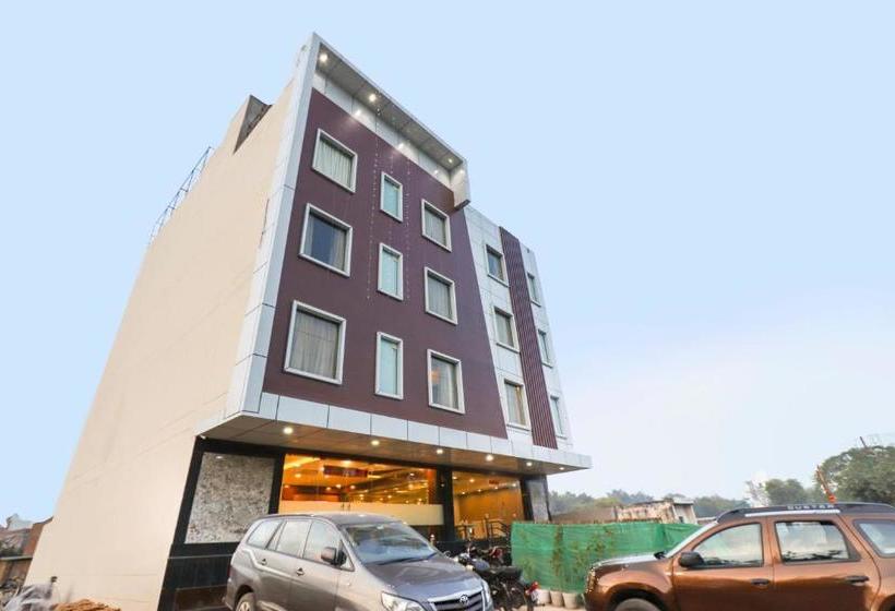 ホテル Townhouse 69951  Skylight