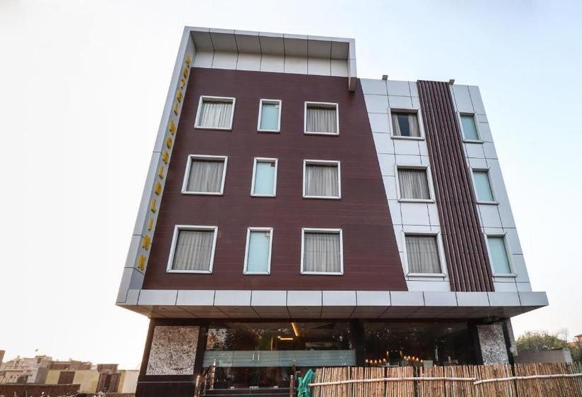 ホテル Townhouse 69951  Skylight