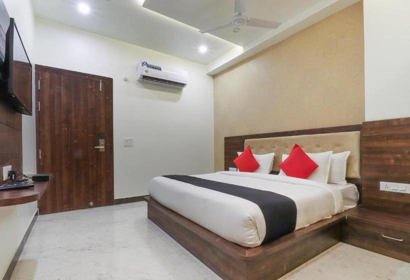 ホテル Townhouse 69951  Skylight