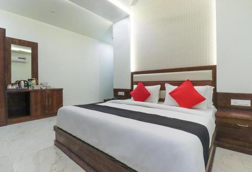 ホテル Townhouse 69951  Skylight