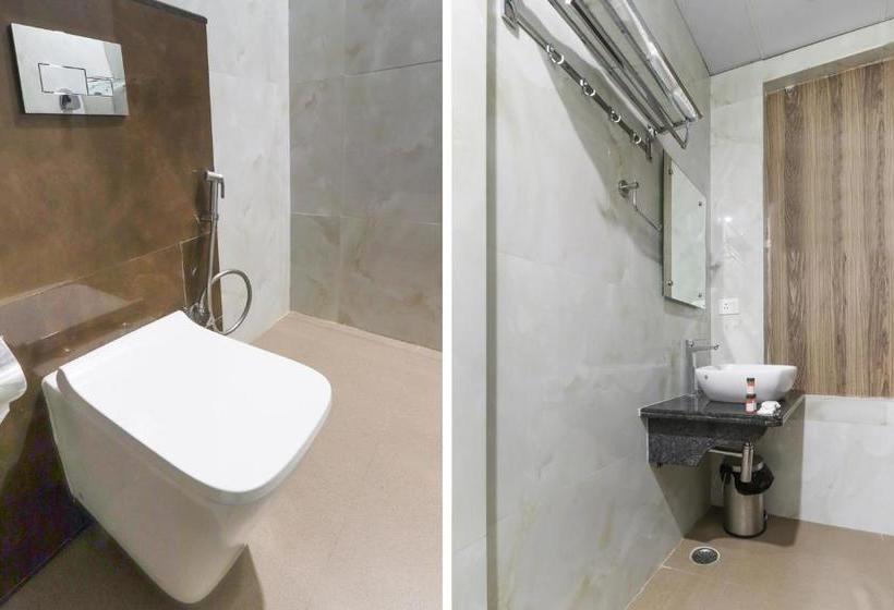 ホテル Townhouse 69951  Skylight