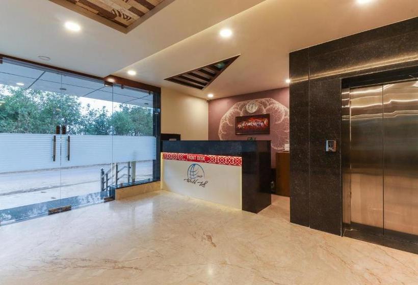 ホテル Townhouse 69951  Skylight