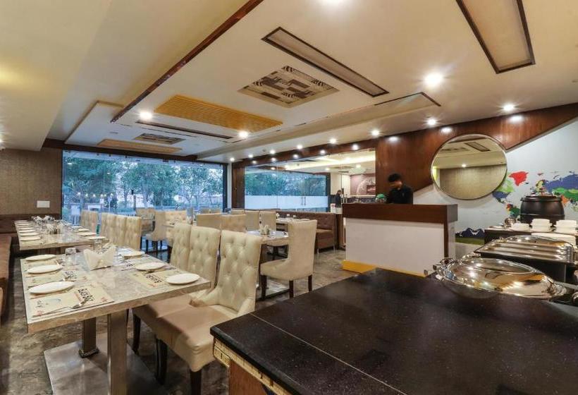 ホテル Townhouse 69951  Skylight