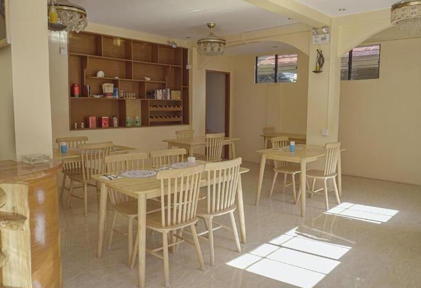 בית מלון כפרי Speed 8 Inn Moalboal