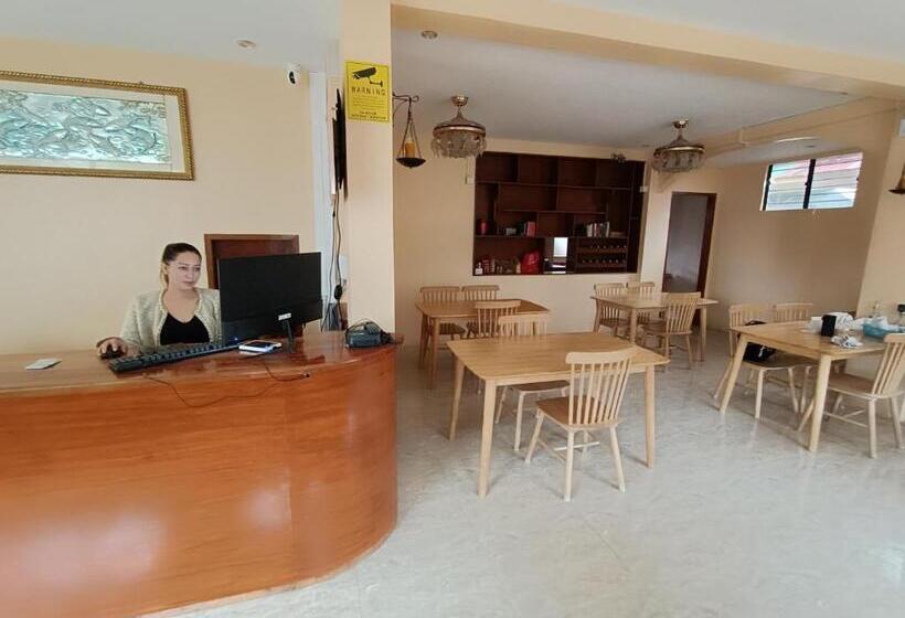 בית מלון כפרי Speed 8 Inn Moalboal