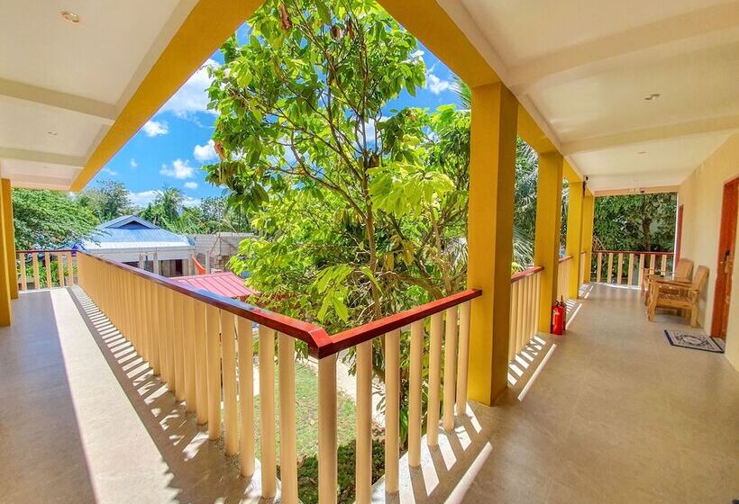 בית מלון כפרי Speed 8 Inn Moalboal