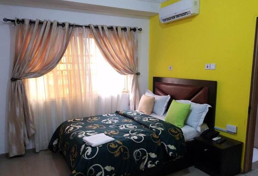 پانسیون Joanne's Court